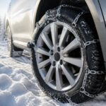 découvrez notre chaîne neige universelle, compatible avec de nombreuses marques de voitures, pour une meilleure adhérence et sécurité sur routes enneigées.